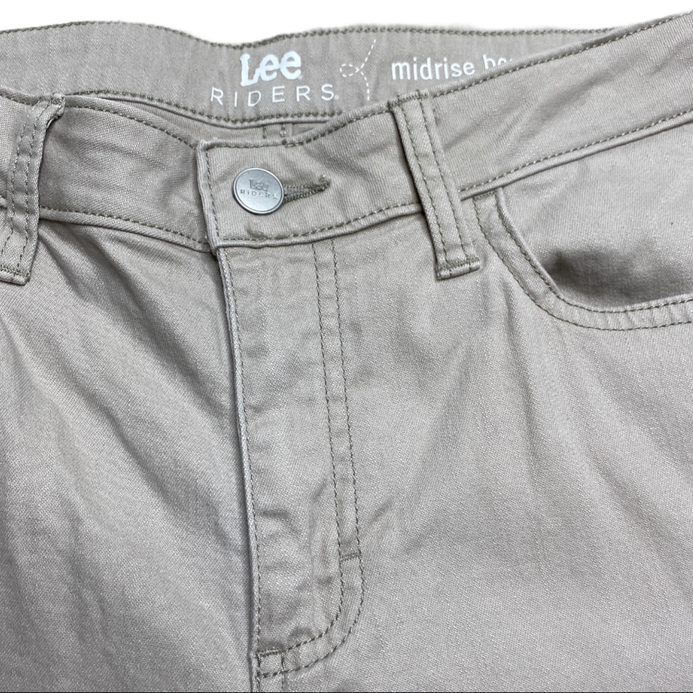 Lee Rider MidRise Bermudas Khaki Shorts Size 8 - Picture 2 of 5